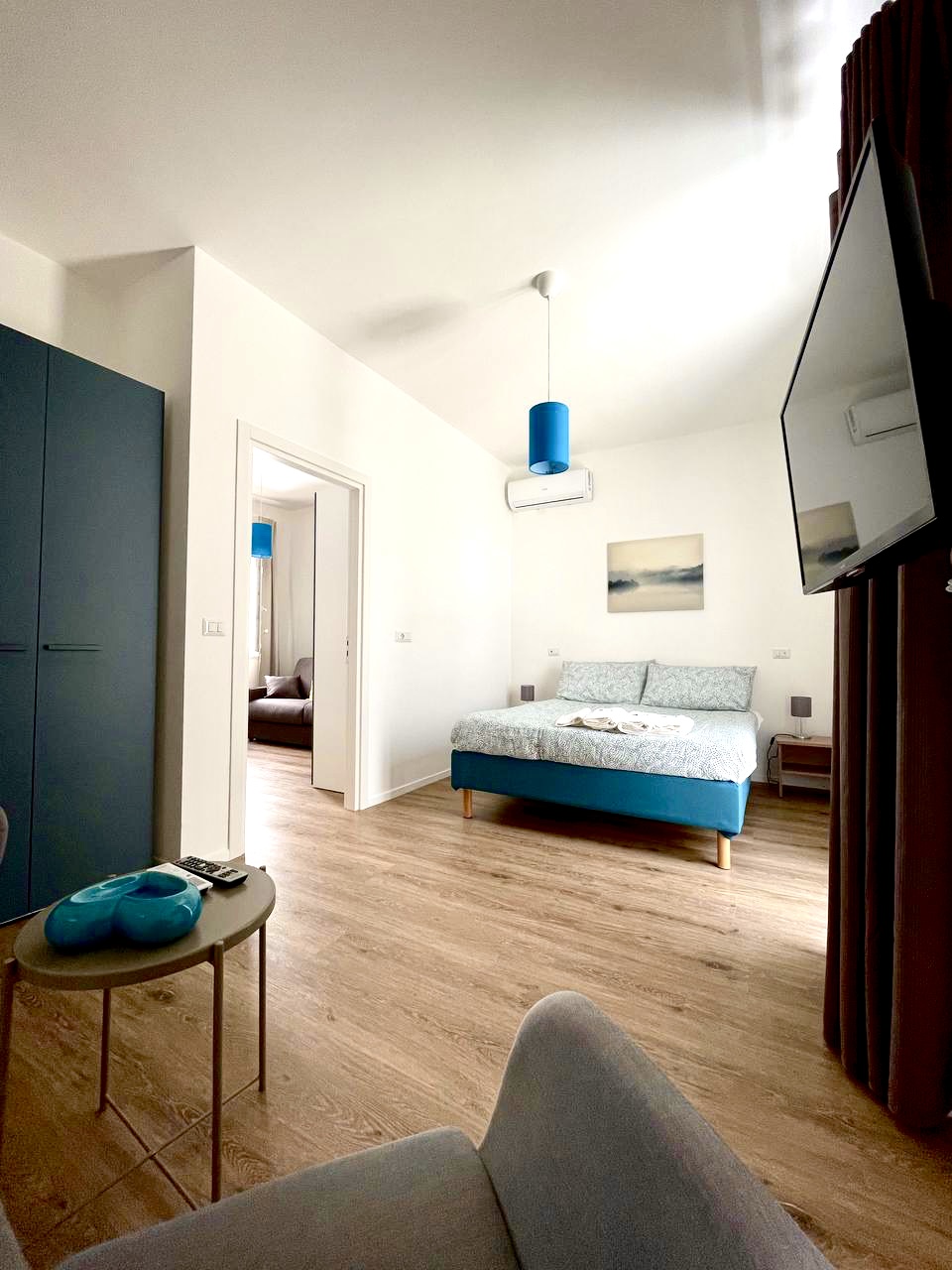 Blue Suite bedroom holiday apartment Mola di Bari