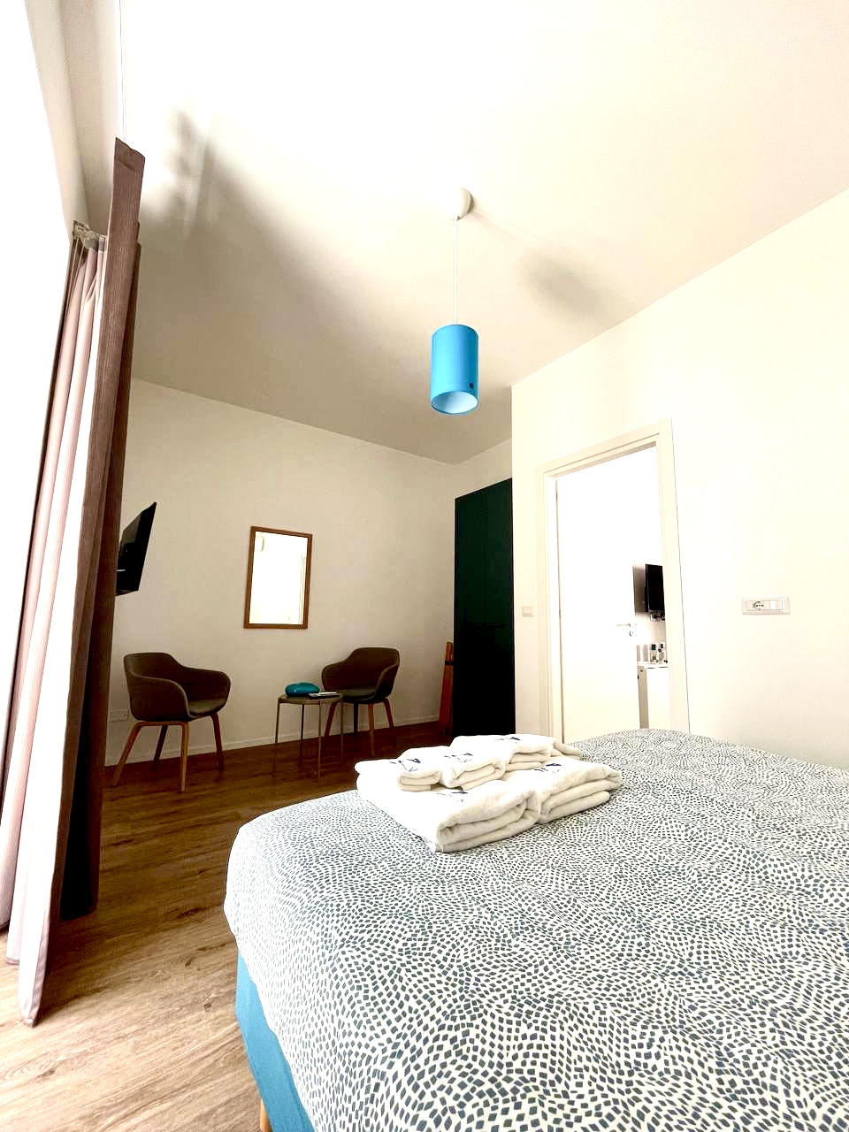Blue Suite camera con armadio