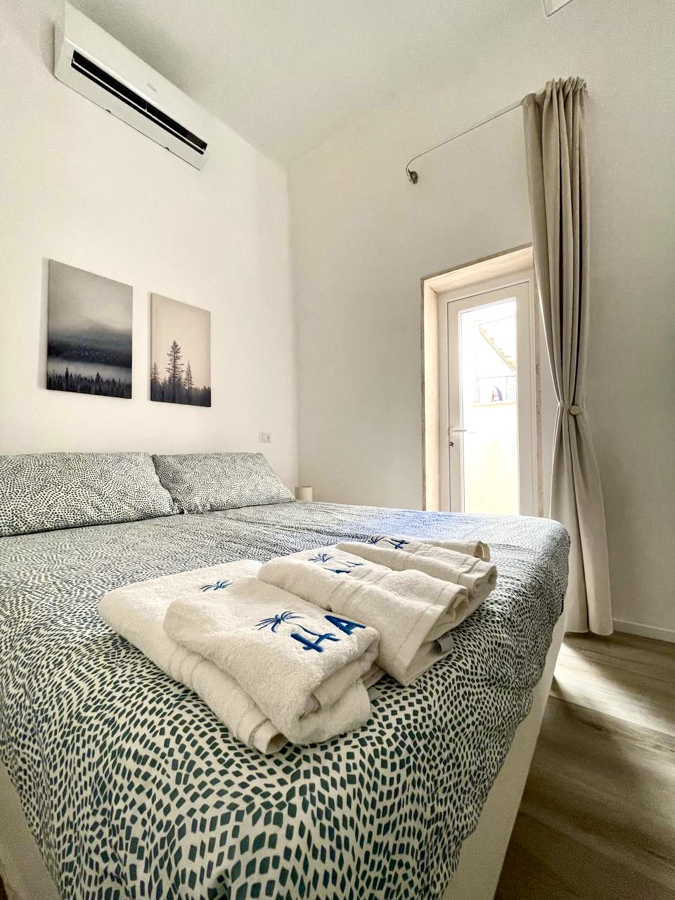 White Suite bedroom holiday apartment Puglia