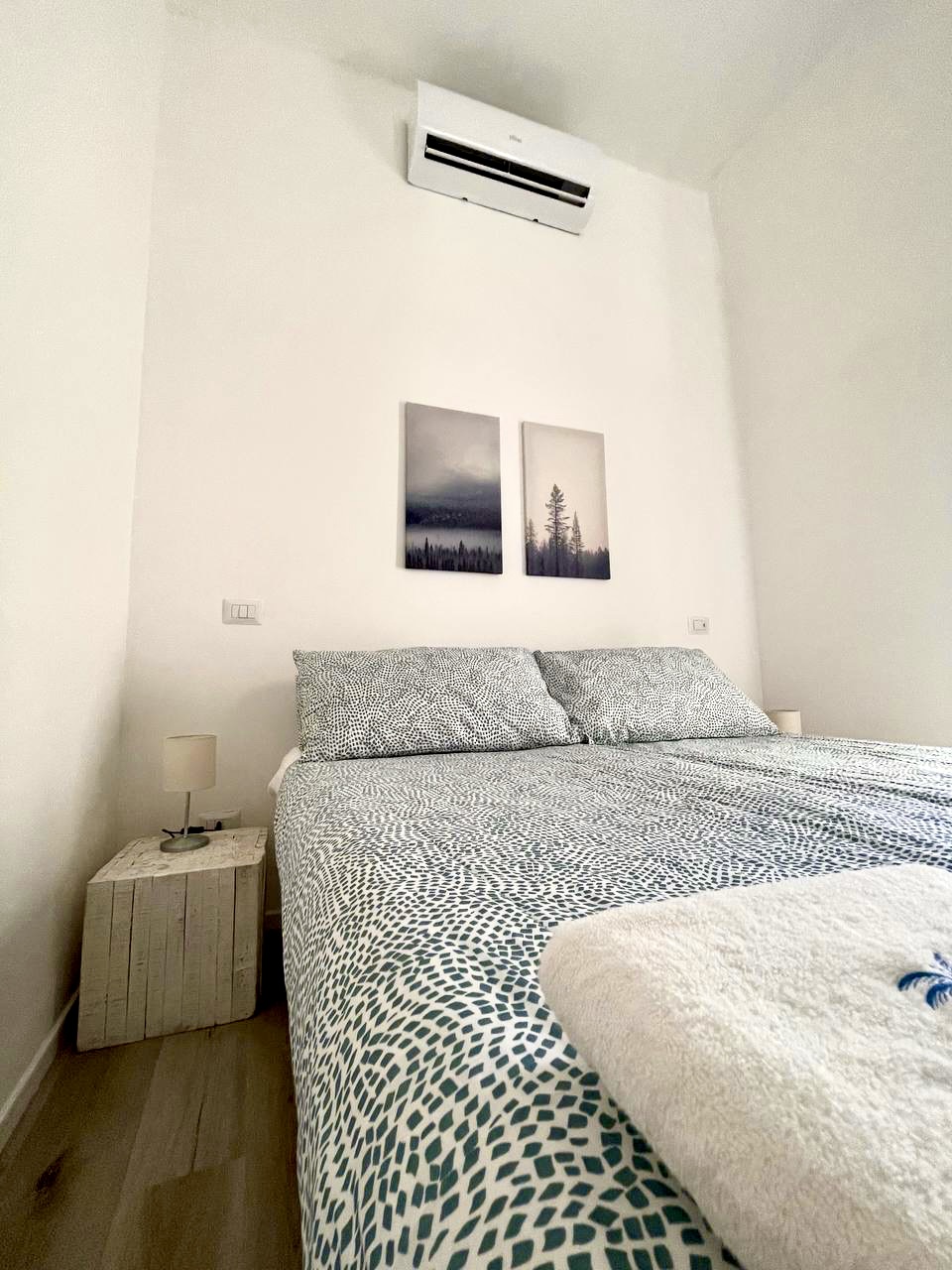White Suite camera con Smart TV