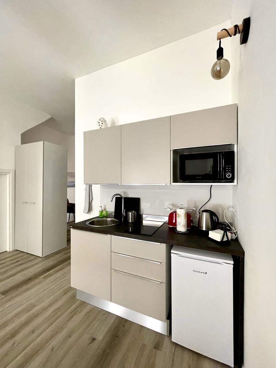White Suite cucina attrezzata Mola di Bari